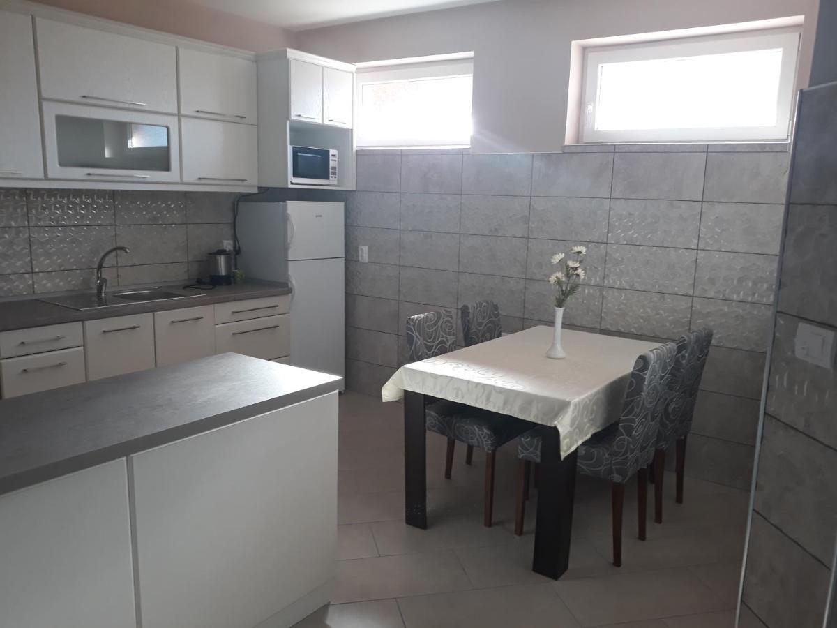 Andi Apartman Pacir Εξωτερικό φωτογραφία