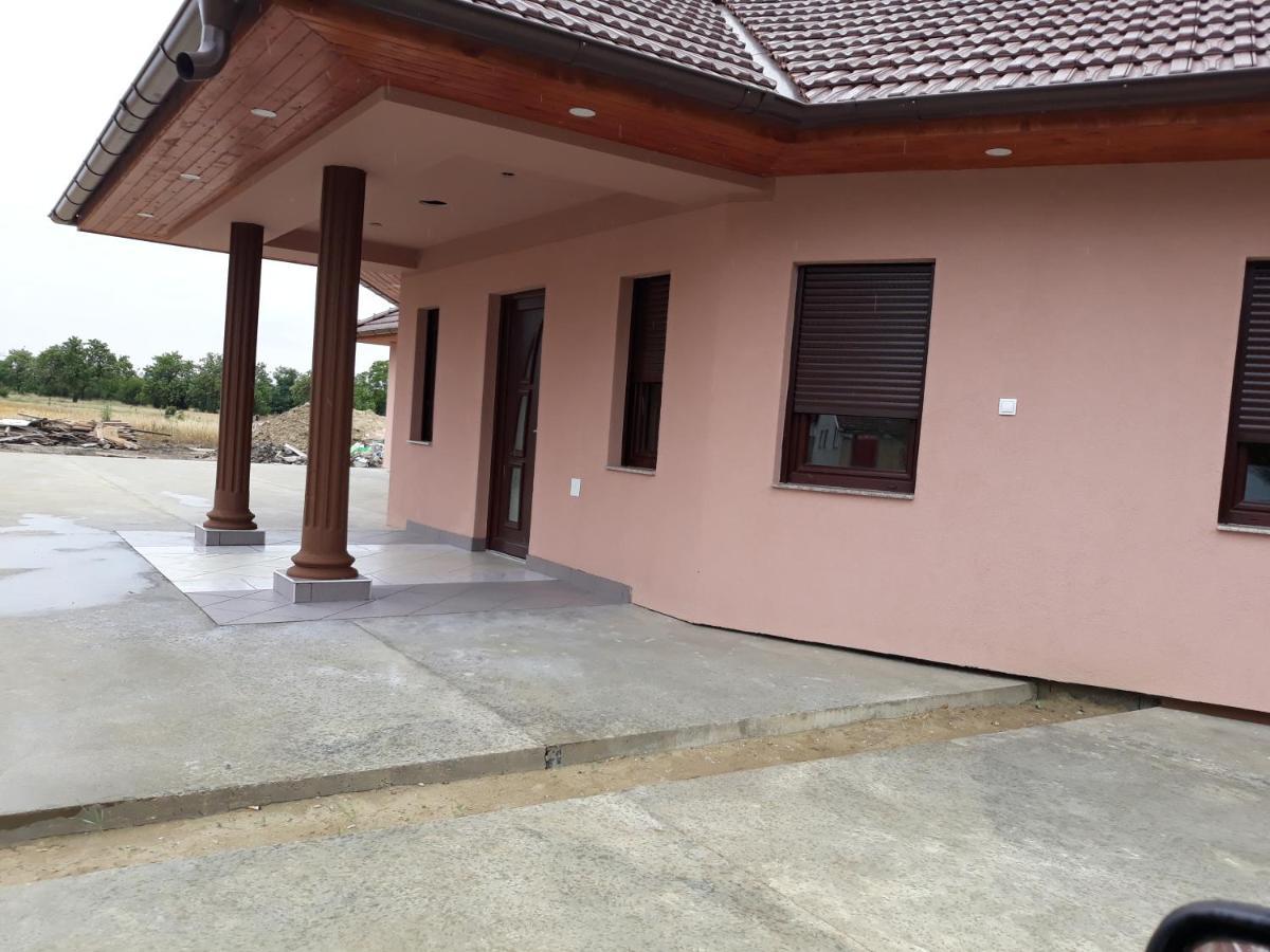 Andi Apartman Pacir Εξωτερικό φωτογραφία