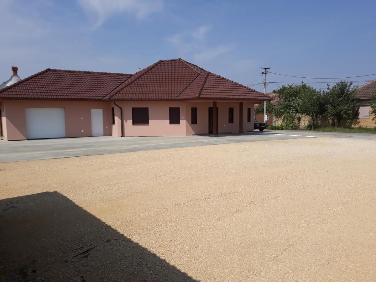Andi Apartman Pacir Εξωτερικό φωτογραφία