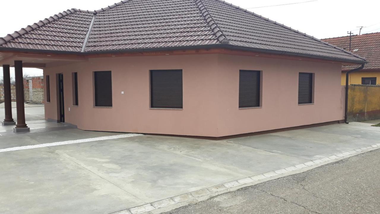 Andi Apartman Pacir Εξωτερικό φωτογραφία